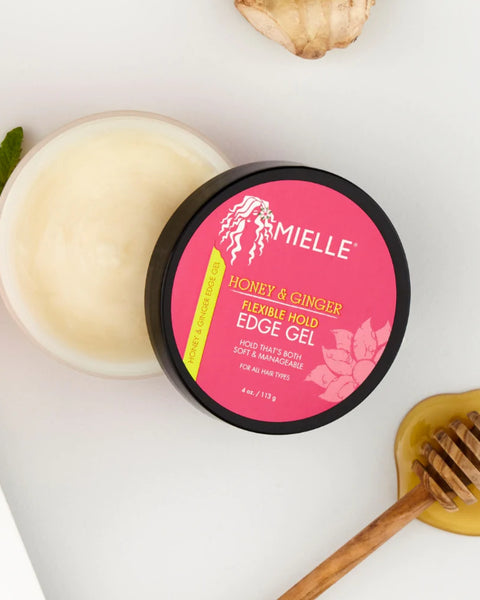 Mielle Organics Honey & Ginger Edge Gel est un lisseur de bordure naturel très efficace pour plaquer les petits cheveux sur les contours, les chignons ou les tresses