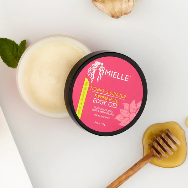 Mielle Organics Honey & Ginger Edge Gel est un lisseur de bordure naturel très efficace pour plaquer les petits cheveux sur les contours, les chignons ou les tresses