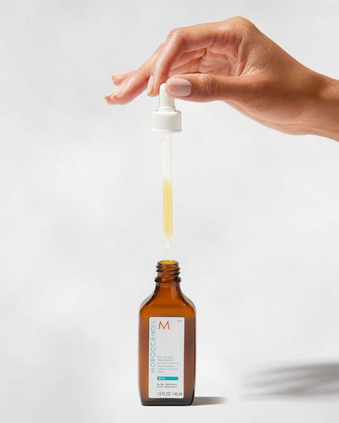Le Oily Scalp Treatment For Oily Scalp de Moroccanoil permet de réguler la production de sébum, nécessaire à la croissance du cheveu et à sa beauté.