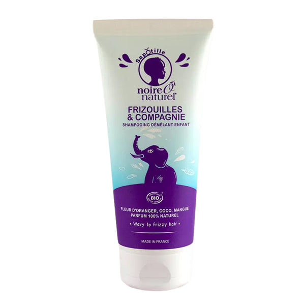 Le shampoing démêlant Frizouilles & Cie de Noire Ô Naturel. Adapté aux enfants, il lave en douceur, démêle et prépare au coiffage, tout en redéfinissant les boucles.
