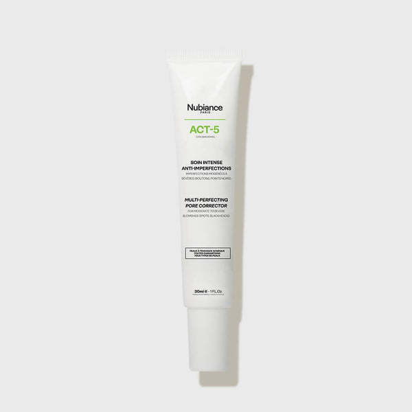 Le Soin Intense Anti-Imperfections combine trois actifs pour traiter l'acné des peaux noires, mates, métissées et agit sur les taches pigmentaires dues à l'acné.