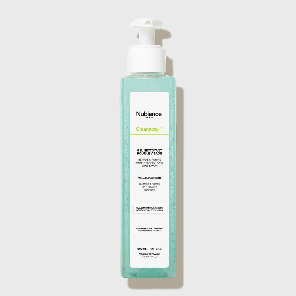 Le gel lavant Nubiance est adapté aux peaux mixtes à grasses à tendance acnéique et/ou à imperfections. Il nettoie la peau des impuretés et de l’excès de sébum.