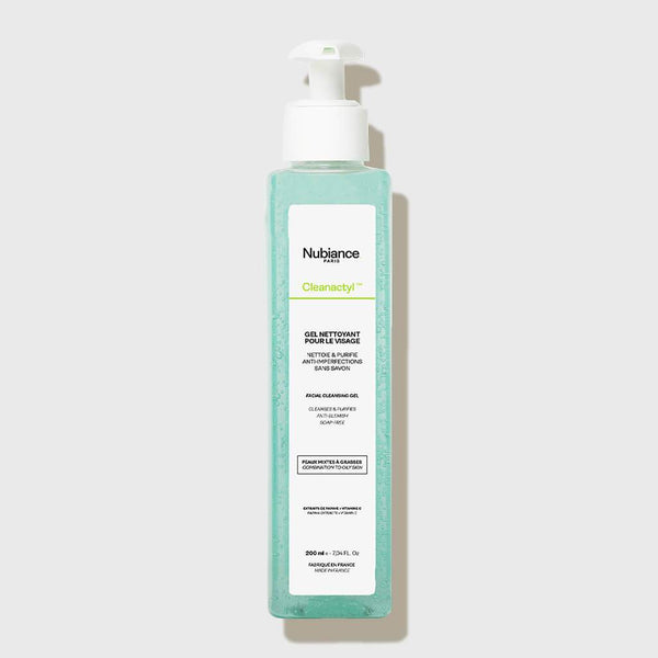 Le gel lavant Nubiance est adapté aux peaux mixtes à grasses à tendance acnéique et/ou à imperfections. Il nettoie la peau des impuretés et de l’excès de sébum.