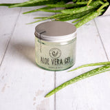 Le gel d’Aloe Vera peut être utilisé de la racine aux pointes pour soulager un cuir chevelu irrité, fixer un style protecteur ou pour réparer les pointes.